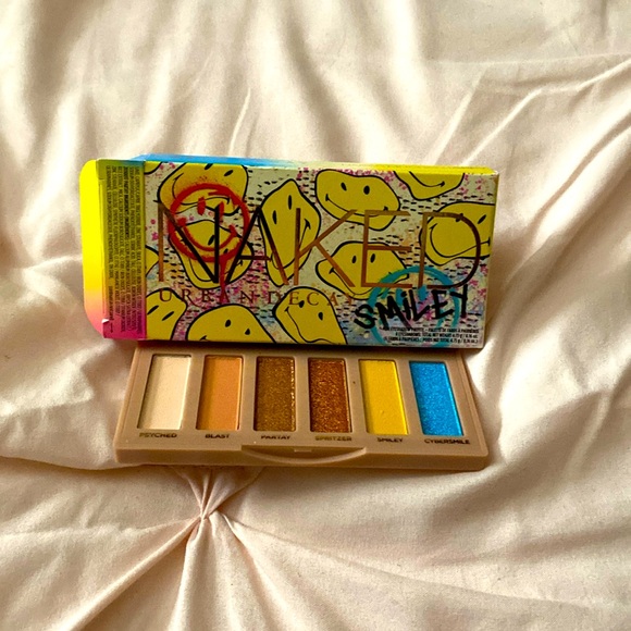 Urban Decay Other - Urban Decay Eyeshadow Naked Mucho Happy